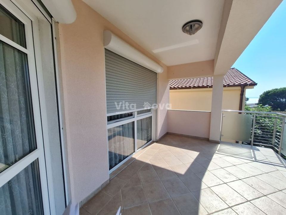 Haus u Privlaci, 200m², 7 soba, slika 2