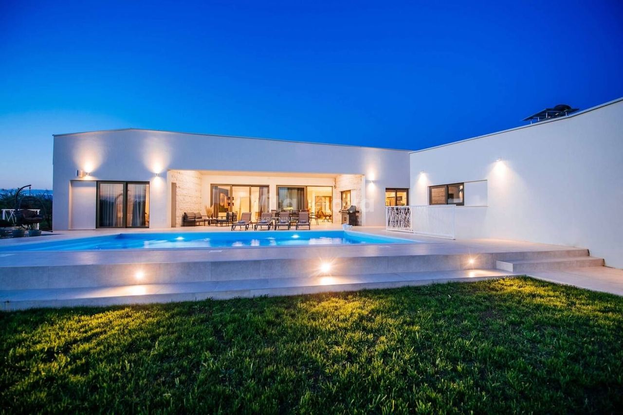 Haus u Zemunik Donjiu, 200m²