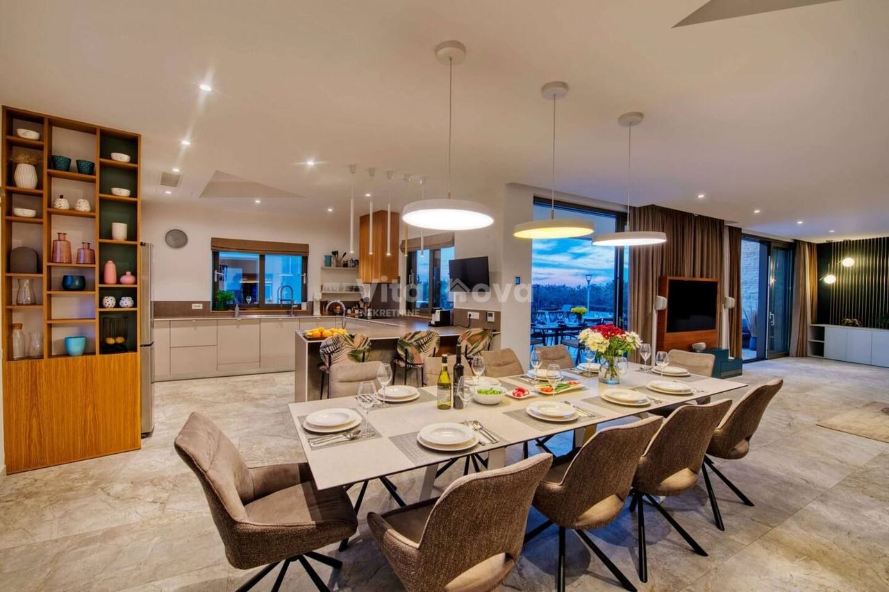 Haus u Zemunik Donjiu, 200m², slika 2