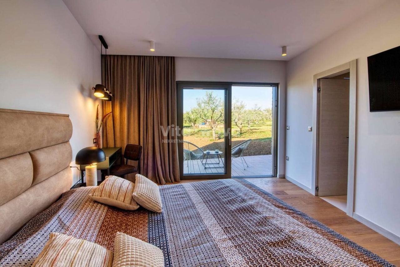 Haus u Zemunik Donjiu, 200m², slika 4