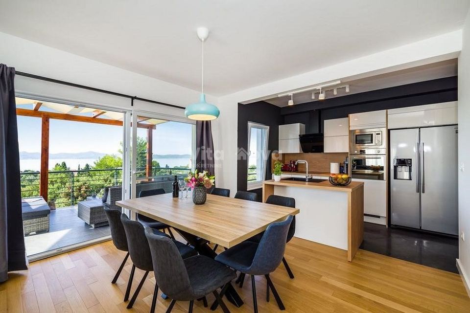 House u Zadru, 200m², 5 soba, slika 4