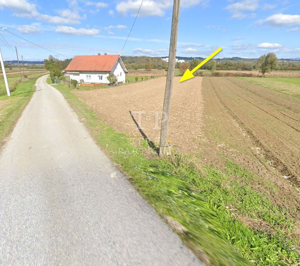 Zemljište u Oroslavju, 1759m²