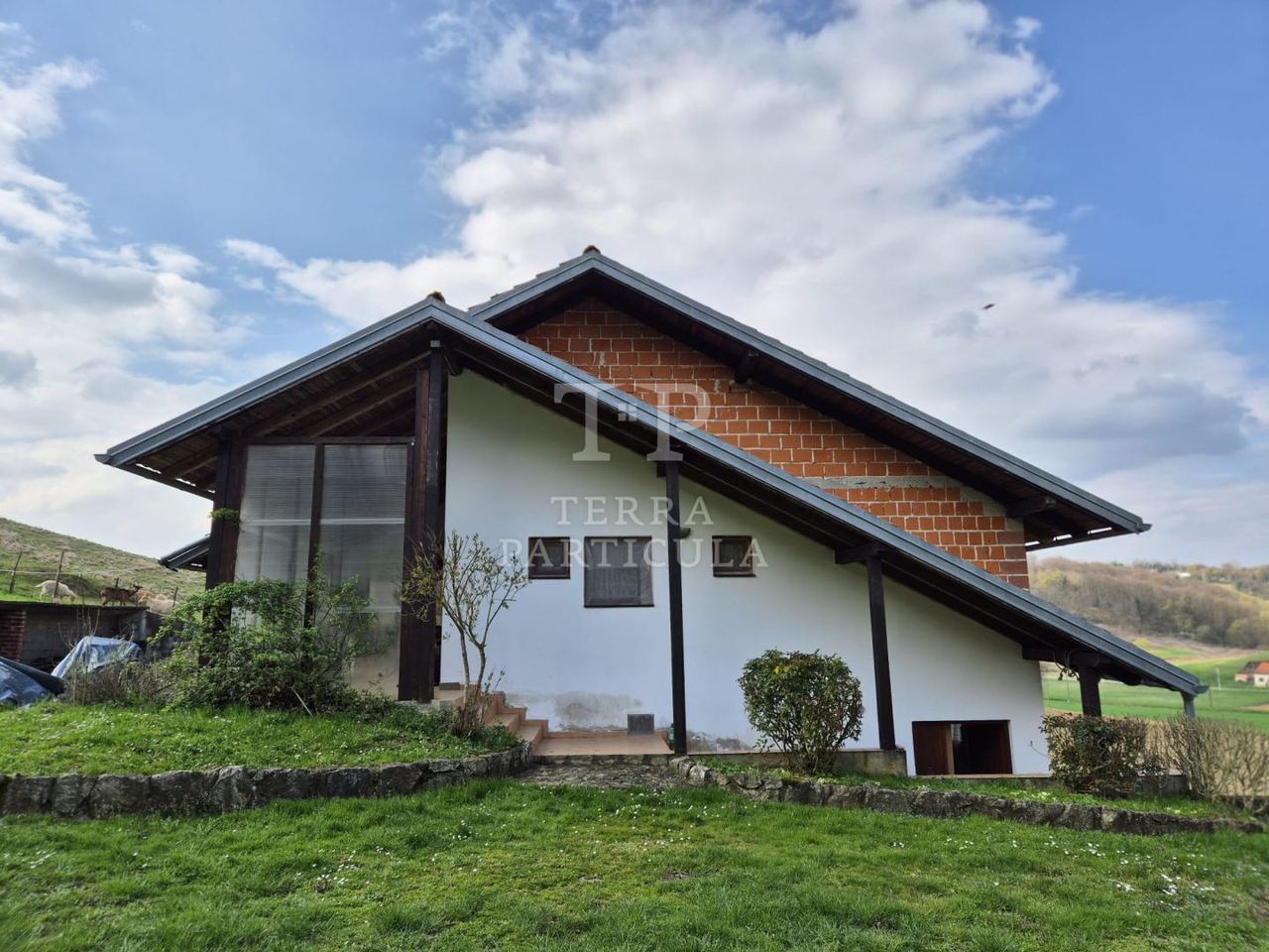 Haus u Krapinskim Toplicama, 180m², 2 sobe