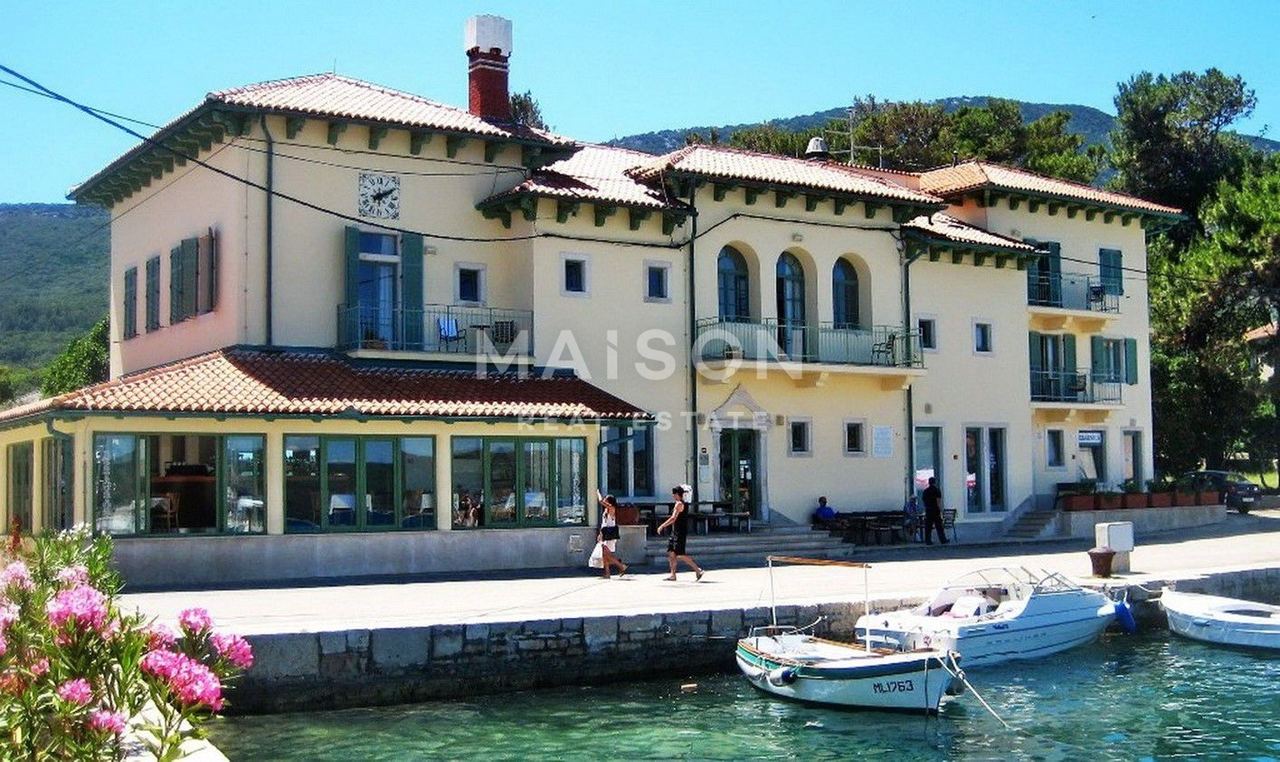 Poslovni Prostor u Mali Lošinju, 850m²