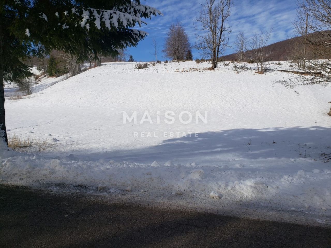 Zemljište u Ravna Gori, 1071m²