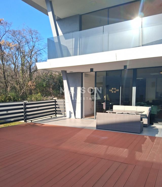Wohnung u Kostreni, 128.1m², 4 sobe