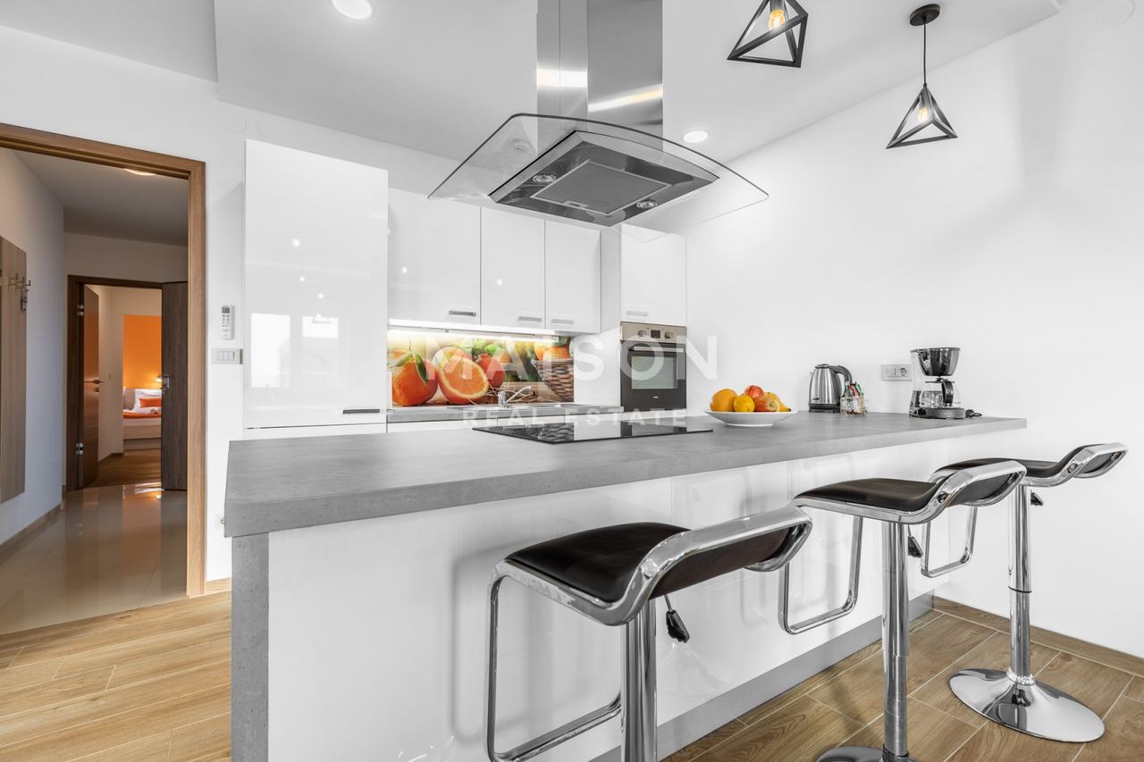 Wohnung u Kostreni, 120m², 3 sobe