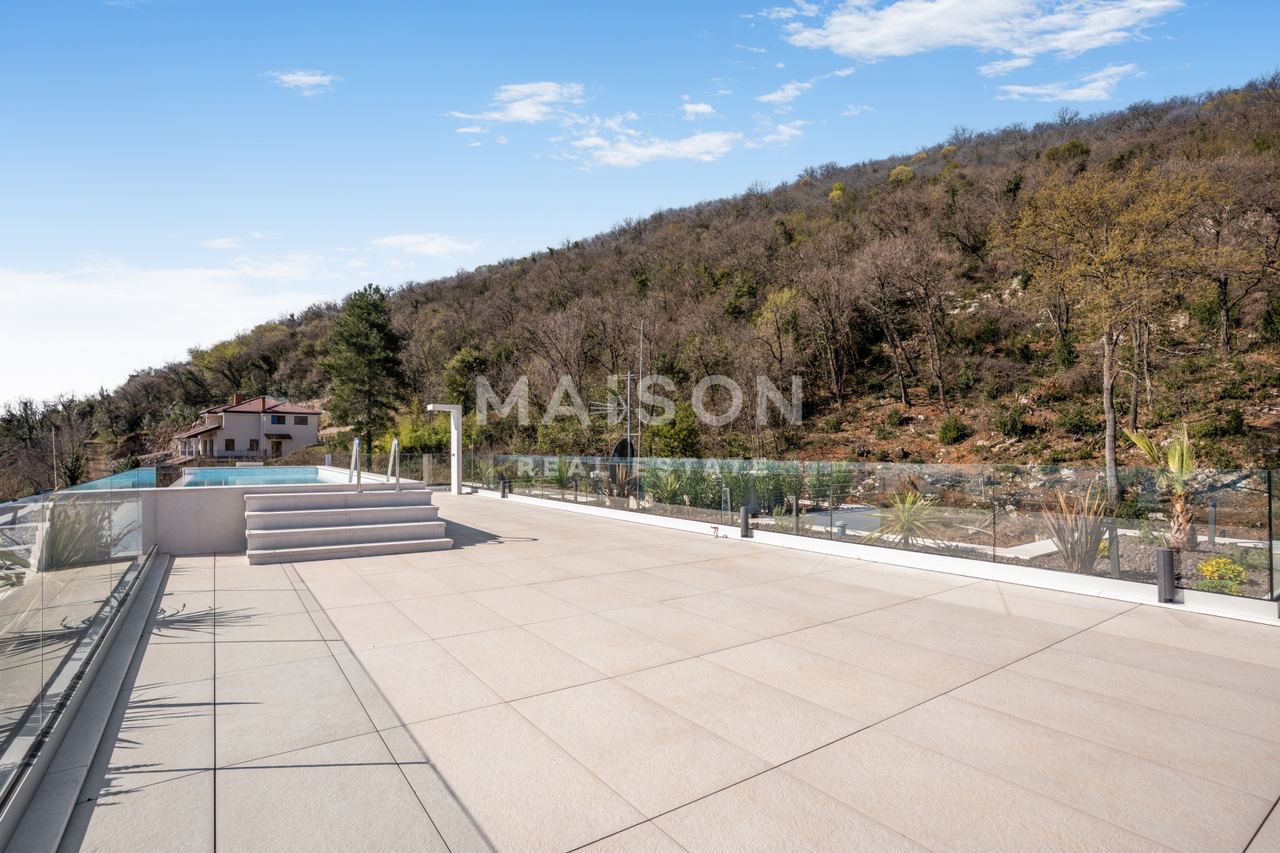 Stan u Opatiji, 302.9m², 4 sobe