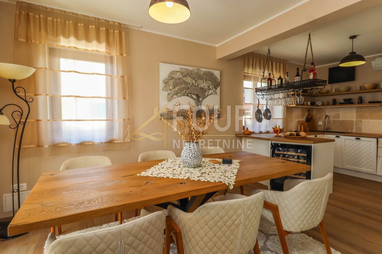 House u Umagu, 217m², 5 soba, slika 4
