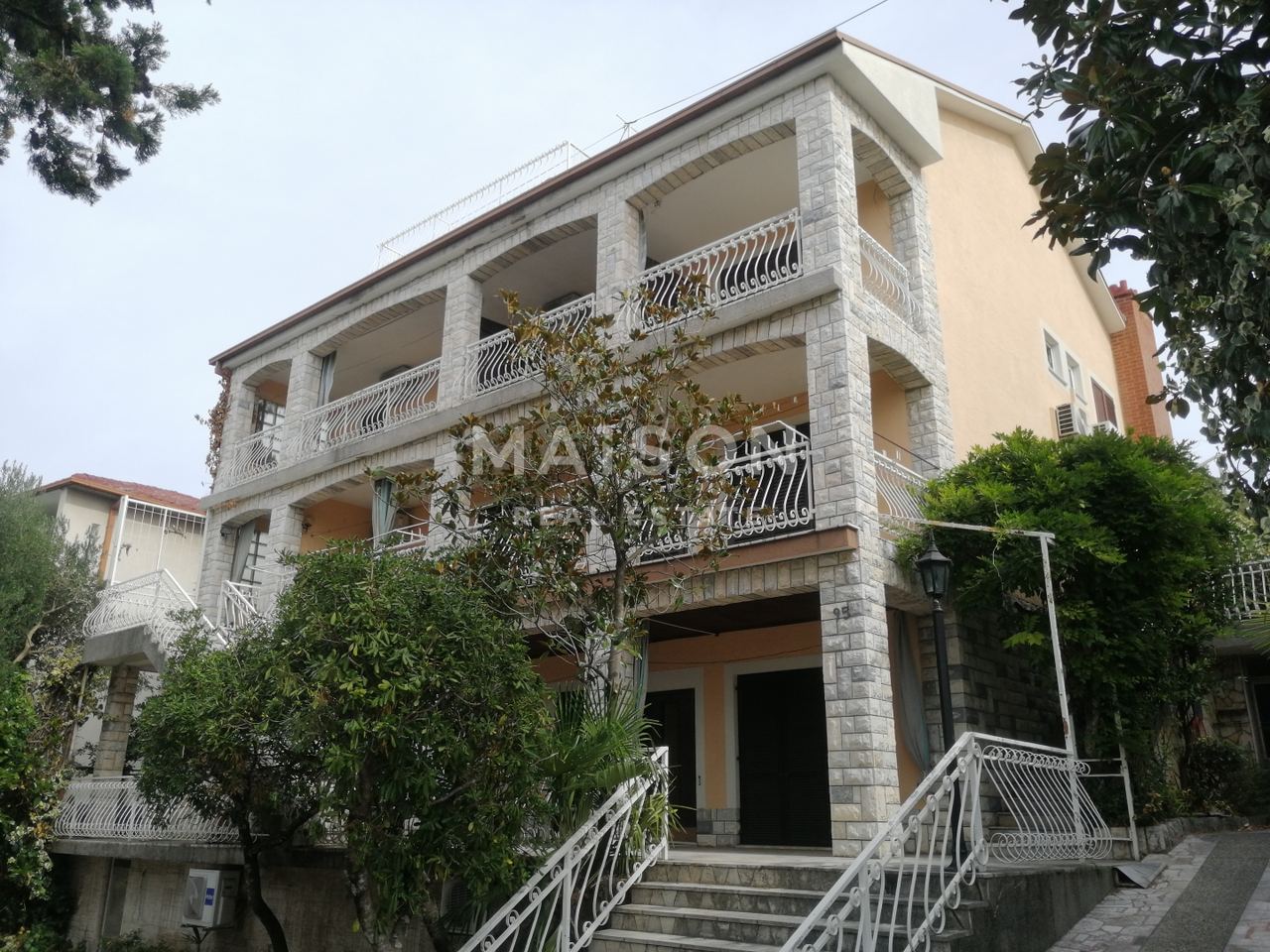 Haus u Crikvenici, 570m², 10 soba