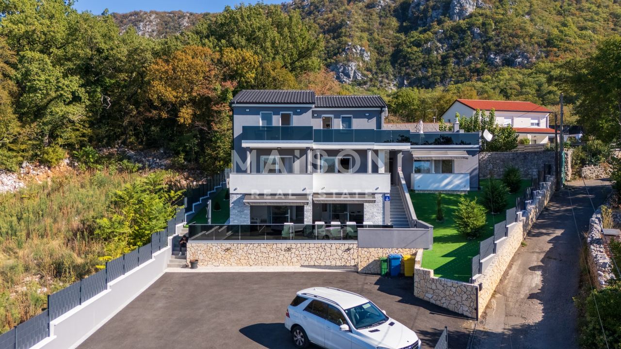 Casa u Vinodolskoj općini, 250m², 5 soba