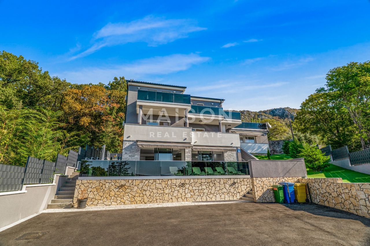Casa u Vinodolskoj općini, 250m², 5 soba, slika 2