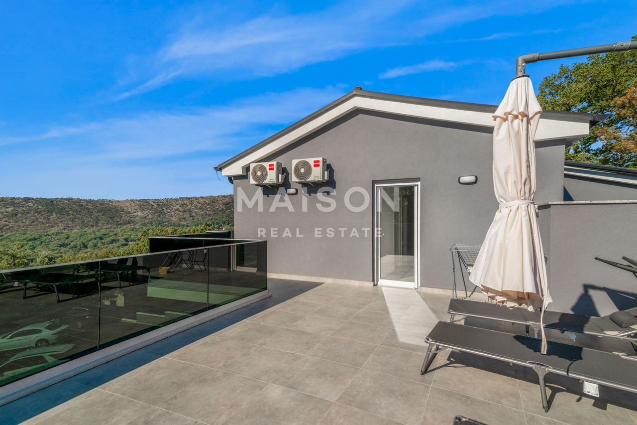 Casa u Vinodolskoj općini, 250m², 5 soba, slika 4