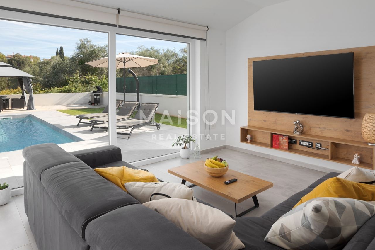 Casa u Medulinu, 245m², 6 soba, slika 2