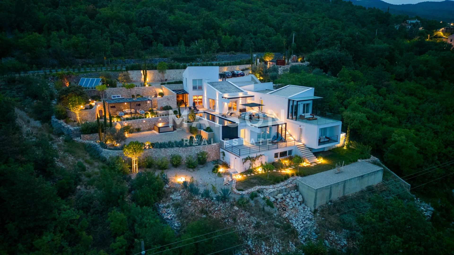 Kuća u Mošćeničkoj Drazi, 500m², 5 soba, slika 2