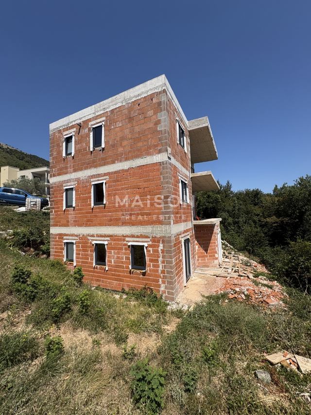 Kuća u Mošćeničkoj Drazi, 240m², 6 soba, slika 2