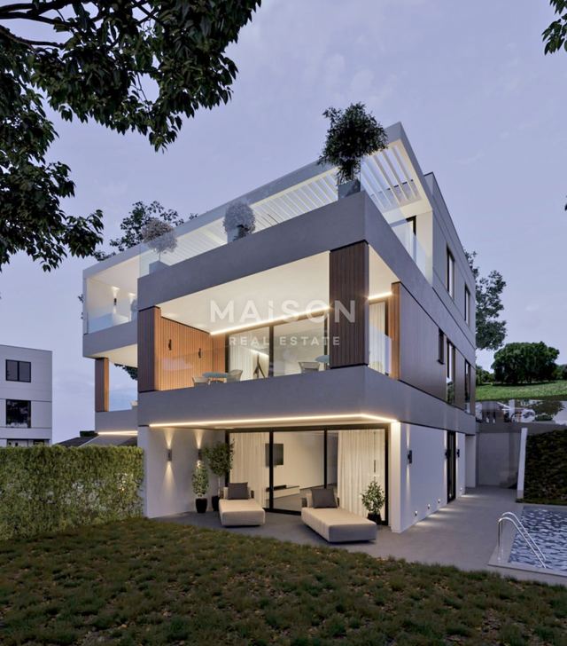 Casa u Lovranu, 434m², 9 soba