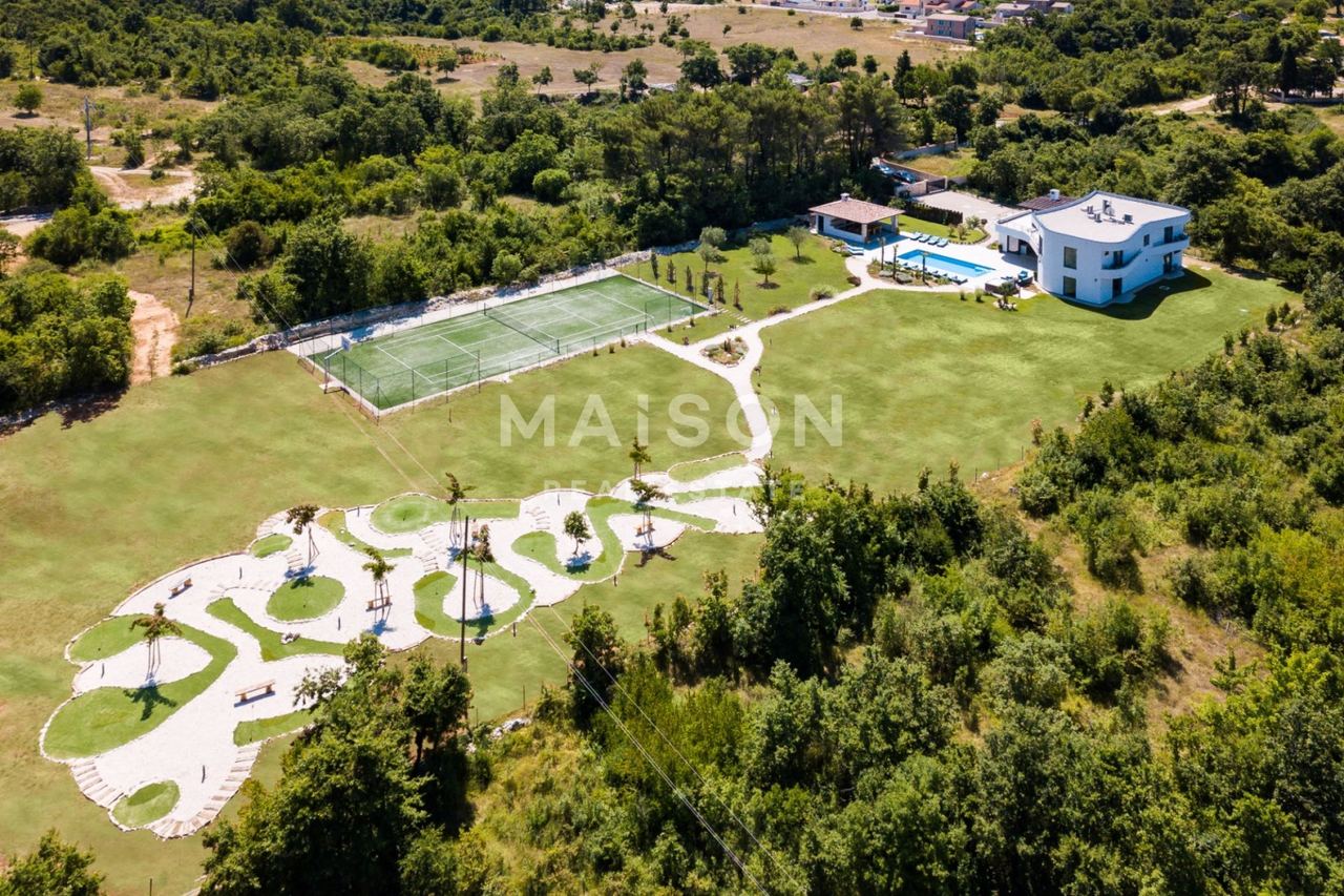 Casa u Svetvinčenatu, 292m², 4 sobe
