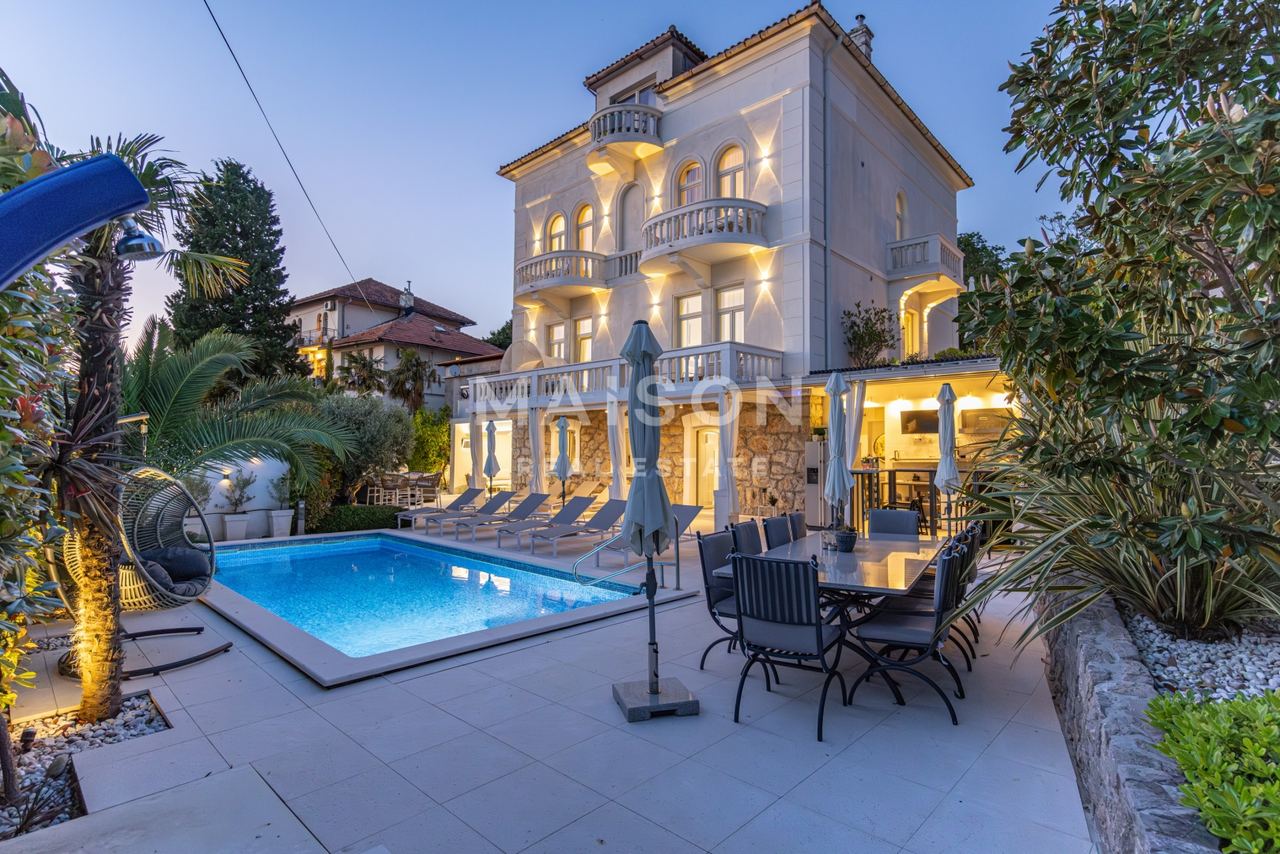Casa u Crikvenici, 505m², 11 soba