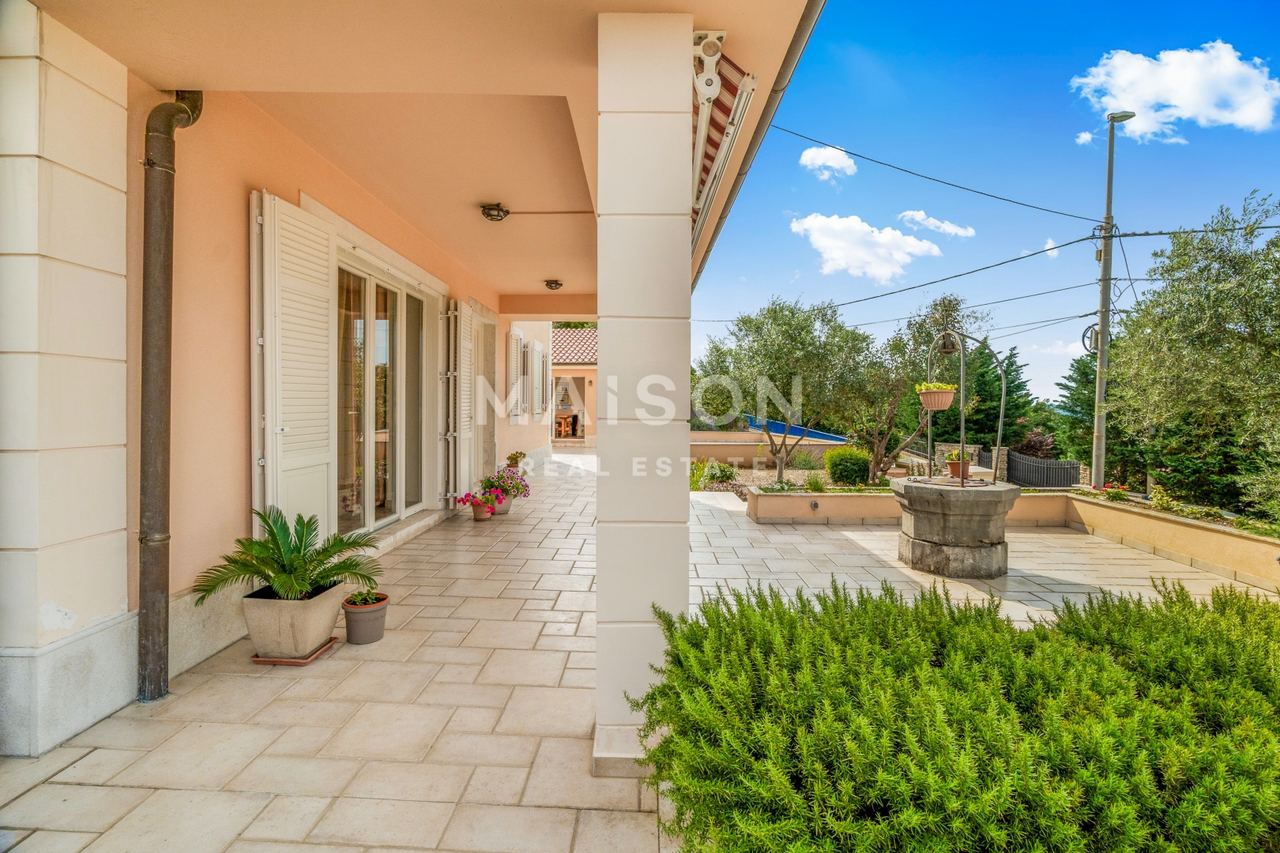 Haus u Kostreni, 200m², 3 sobe, slika 2