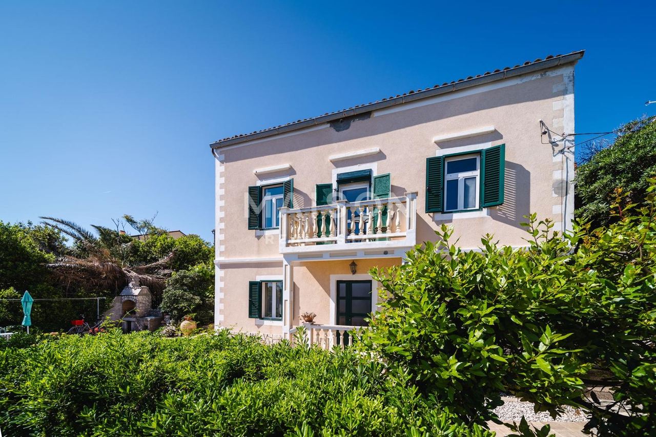Casa u Mali Lošinju, 200m², 5 soba
