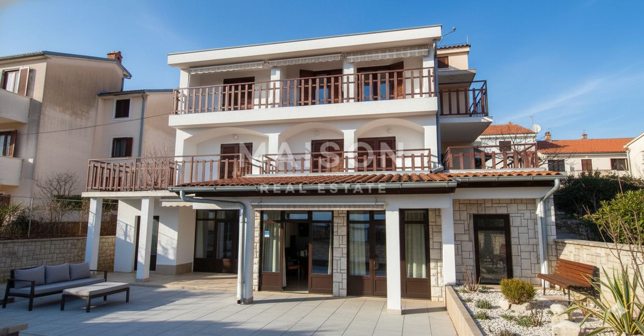 House u Malinskoj - Dubašnici, 594.99m², 10 soba
