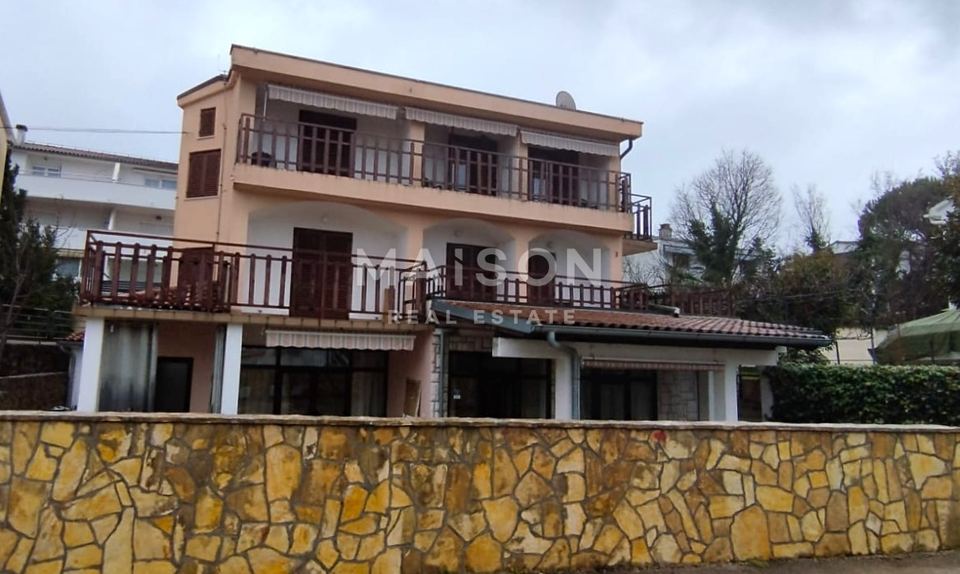 Casa u Malinskoj - Dubašnici, 594.99m², 10 soba, slika 2