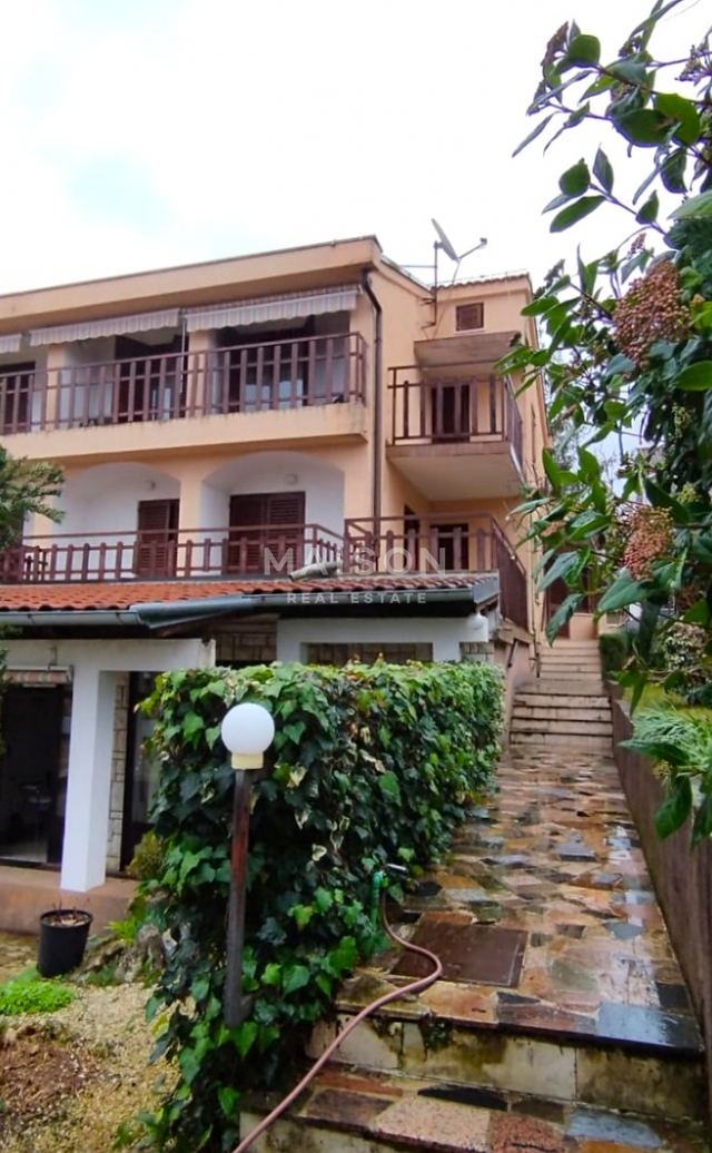 Casa u Malinskoj - Dubašnici, 594.99m², 10 soba, slika 3