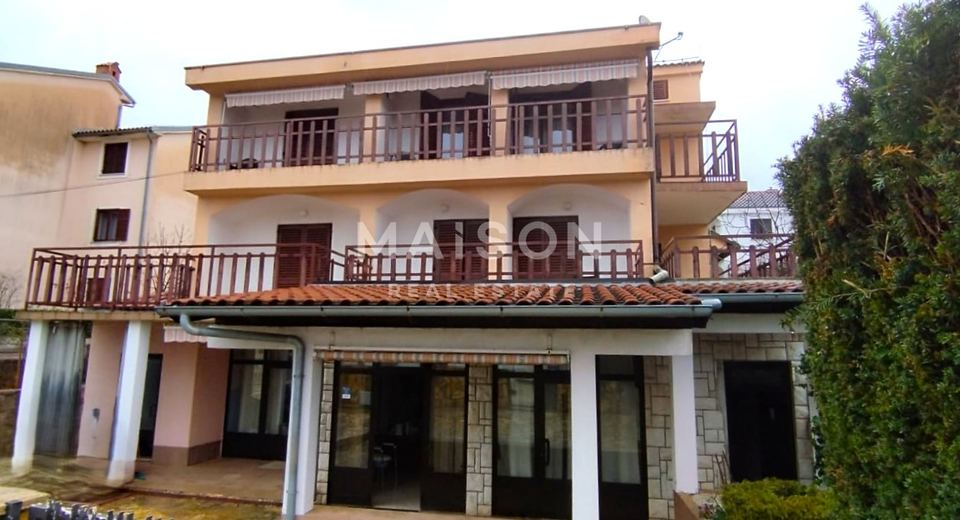 Casa u Malinskoj - Dubašnici, 594.99m², 10 soba, slika 4