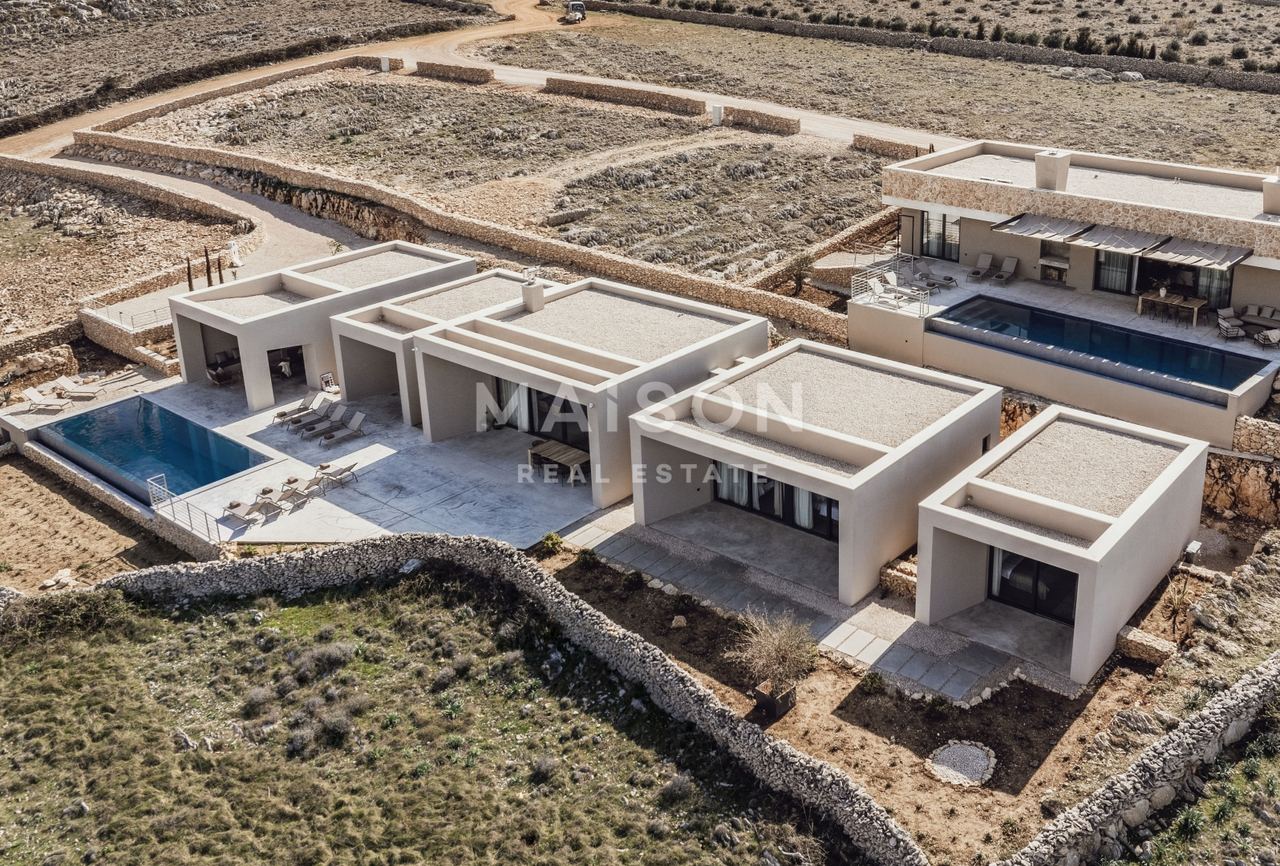 House u Povljani, 400m², 4 sobe