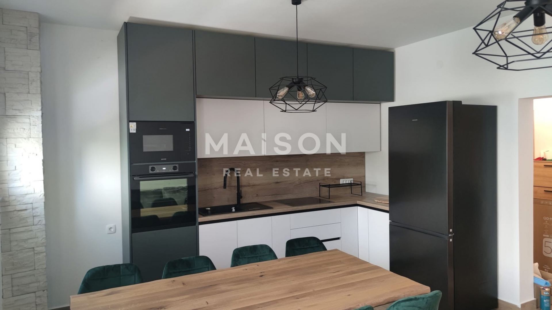 Kuća u Starigradu, 335.58m², 3 sobe, slika 3