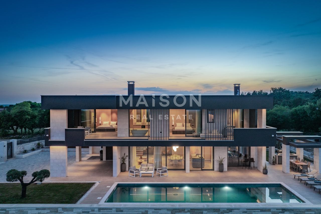 Casa u Marčani, 401m², 3 sobe