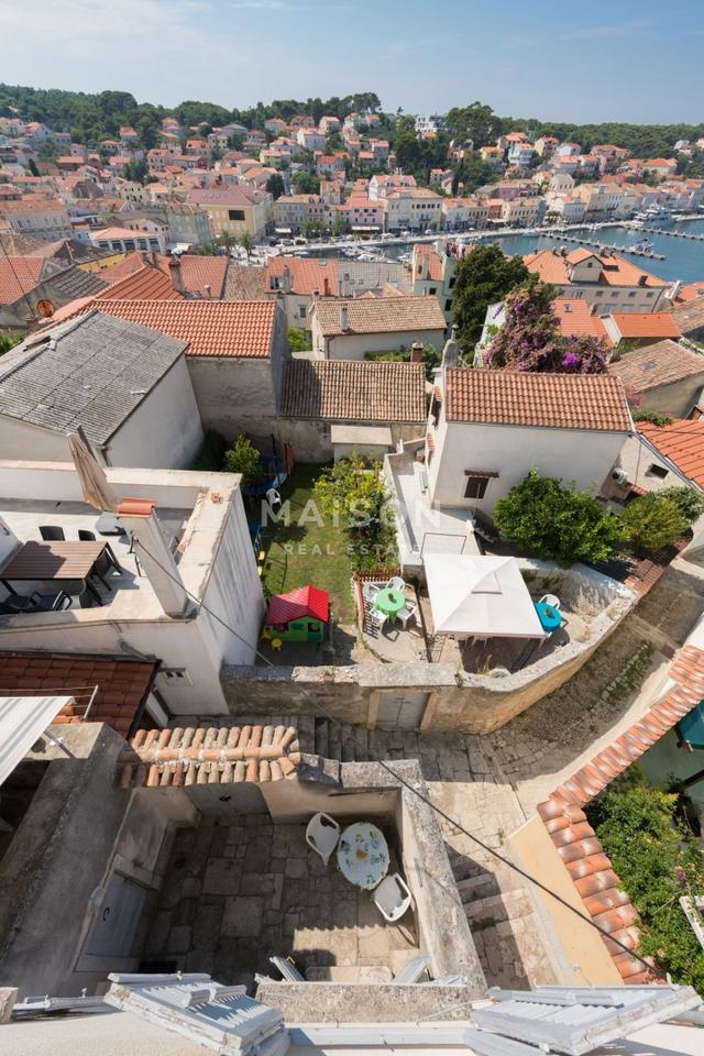 House u Mali Lošinju, 307m², 7 soba, slika 2