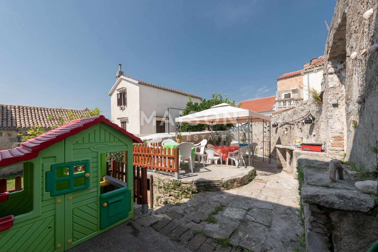House u Mali Lošinju, 307m², 7 soba, slika 3
