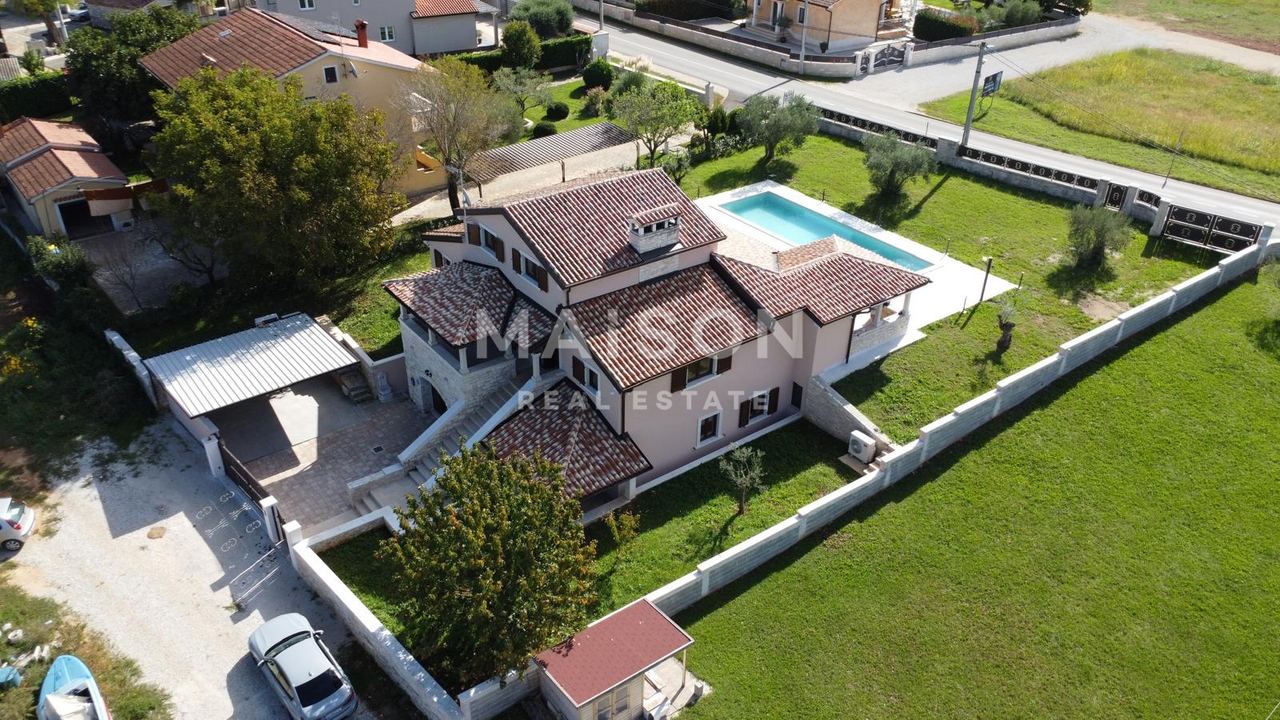 Kuća u Vrsaru, 400m², 4 sobe, slika 2