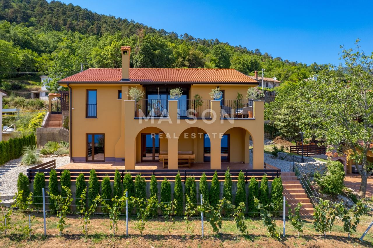 Haus u Opatiji, 300m², 4 sobe
