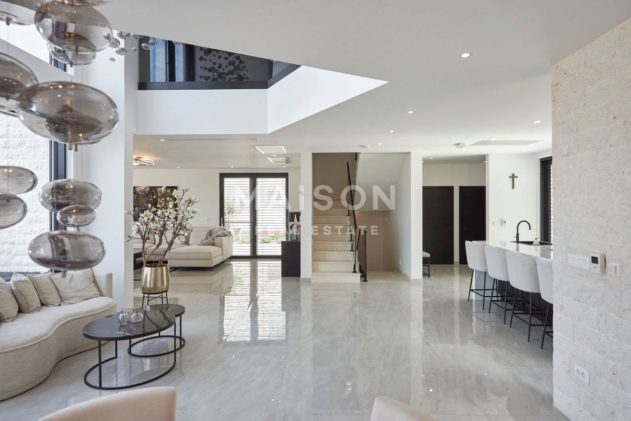 Casa u Trogiru, 370.09m², 4 sobe, slika 3