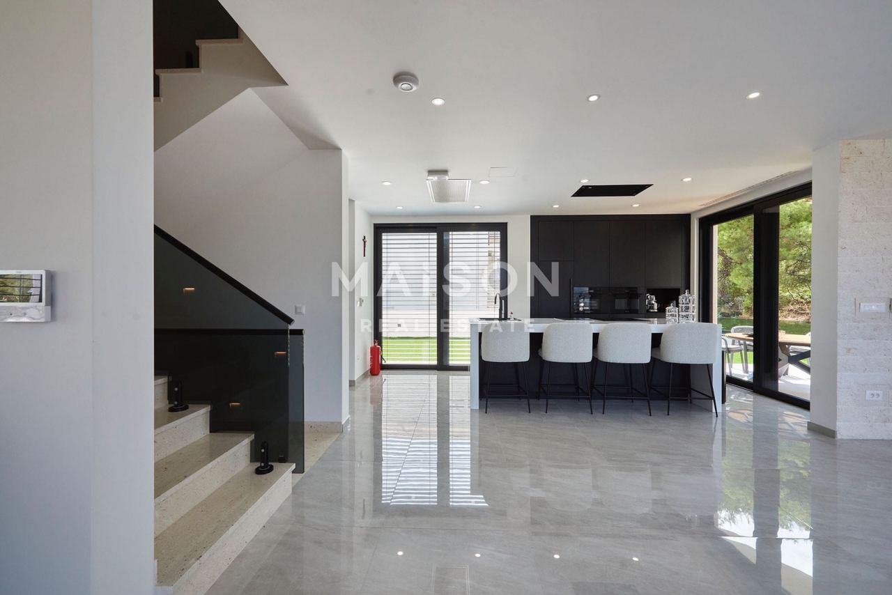 Casa u Trogiru, 370.09m², 4 sobe, slika 4
