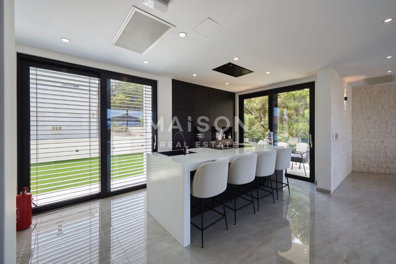 Casa u Trogiru, 370.09m², 4 sobe, slika 5