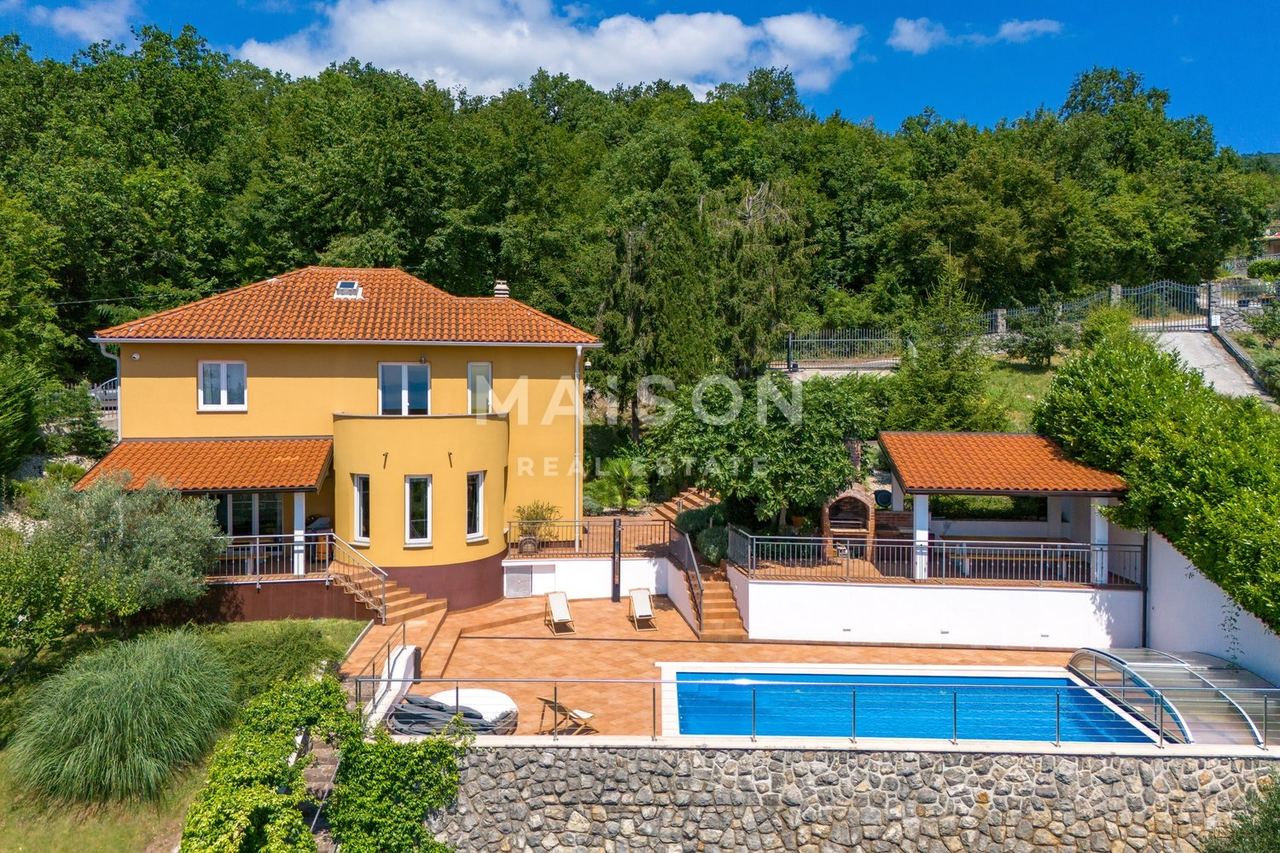 Haus u Opatiji, 270m², 5 soba