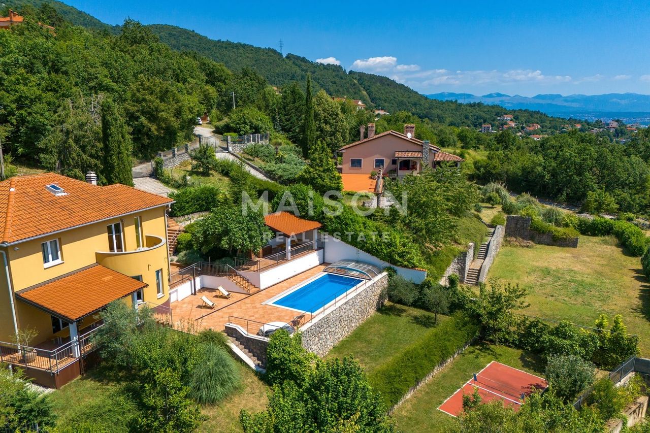 Casa u Opatiji, 270m², 5 soba, slika 2