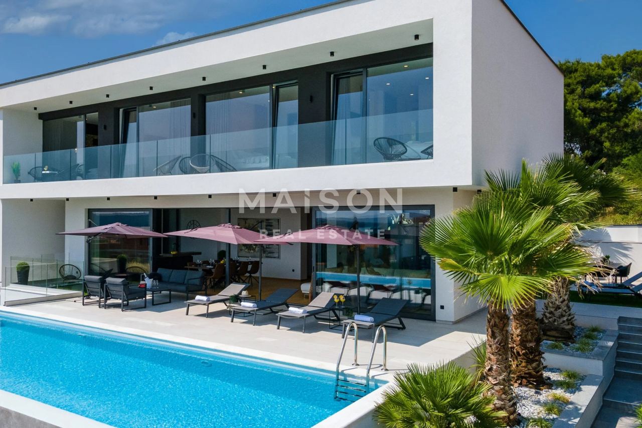 House u Medulinu, 400m², 4 sobe
