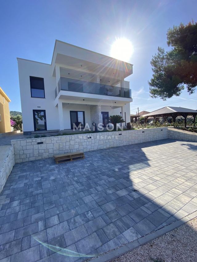 Haus u Pašmanu, 188m², 10 soba, slika 3
