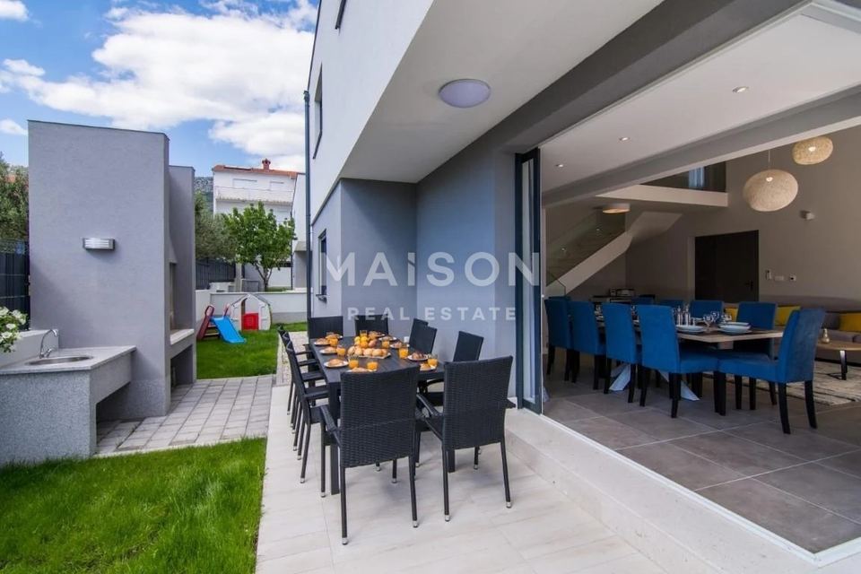 Kuća u Kaštelima, 404m², 10 soba, slika 2