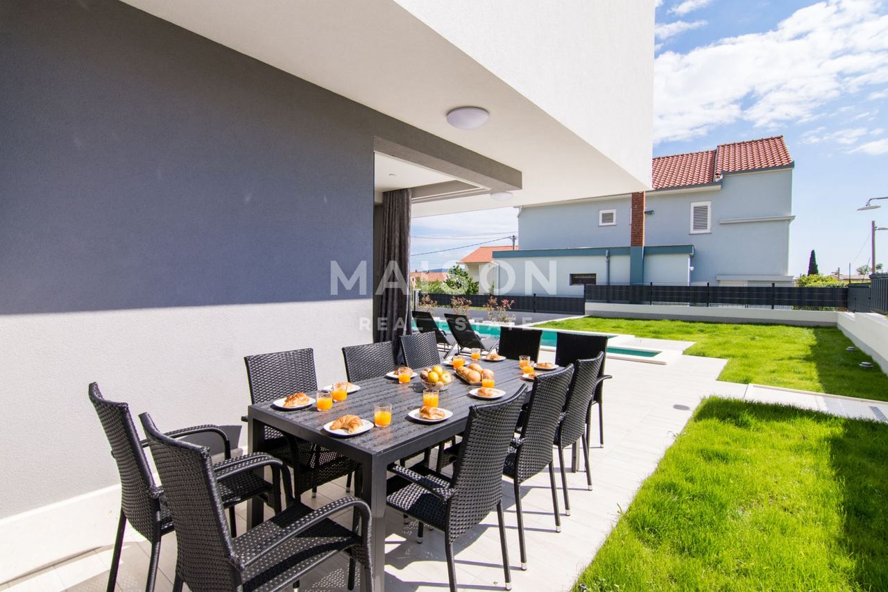 Kuća u Kaštelima, 404m², 10 soba, slika 3
