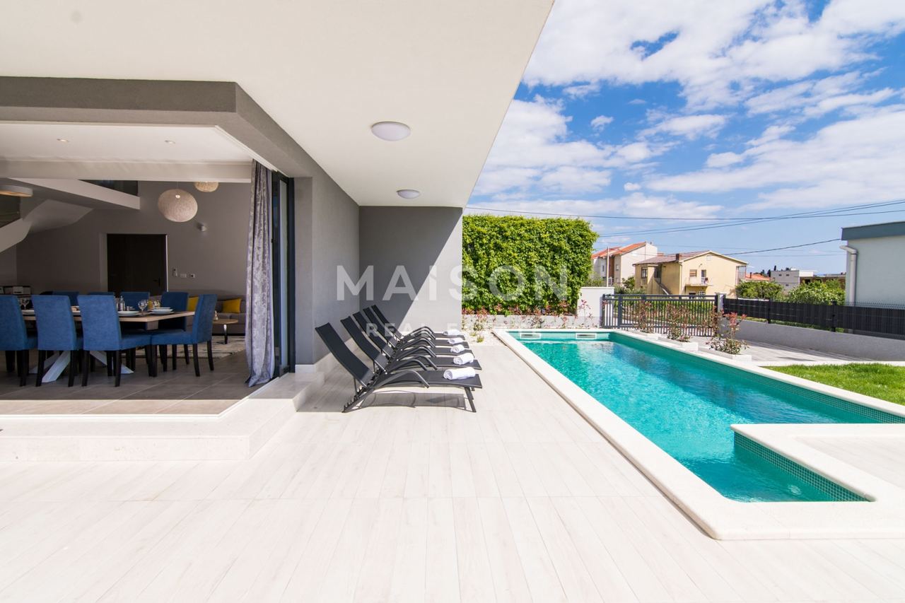Kuća u Kaštelima, 404m², 10 soba, slika 4