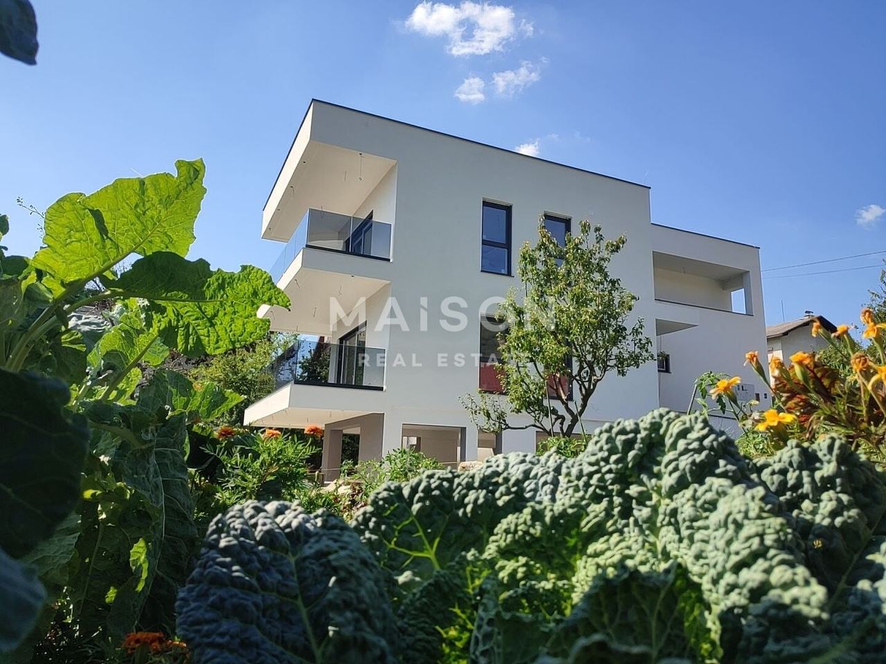 Haus u Zagrebu, 203.79m², 6 soba, slika 2