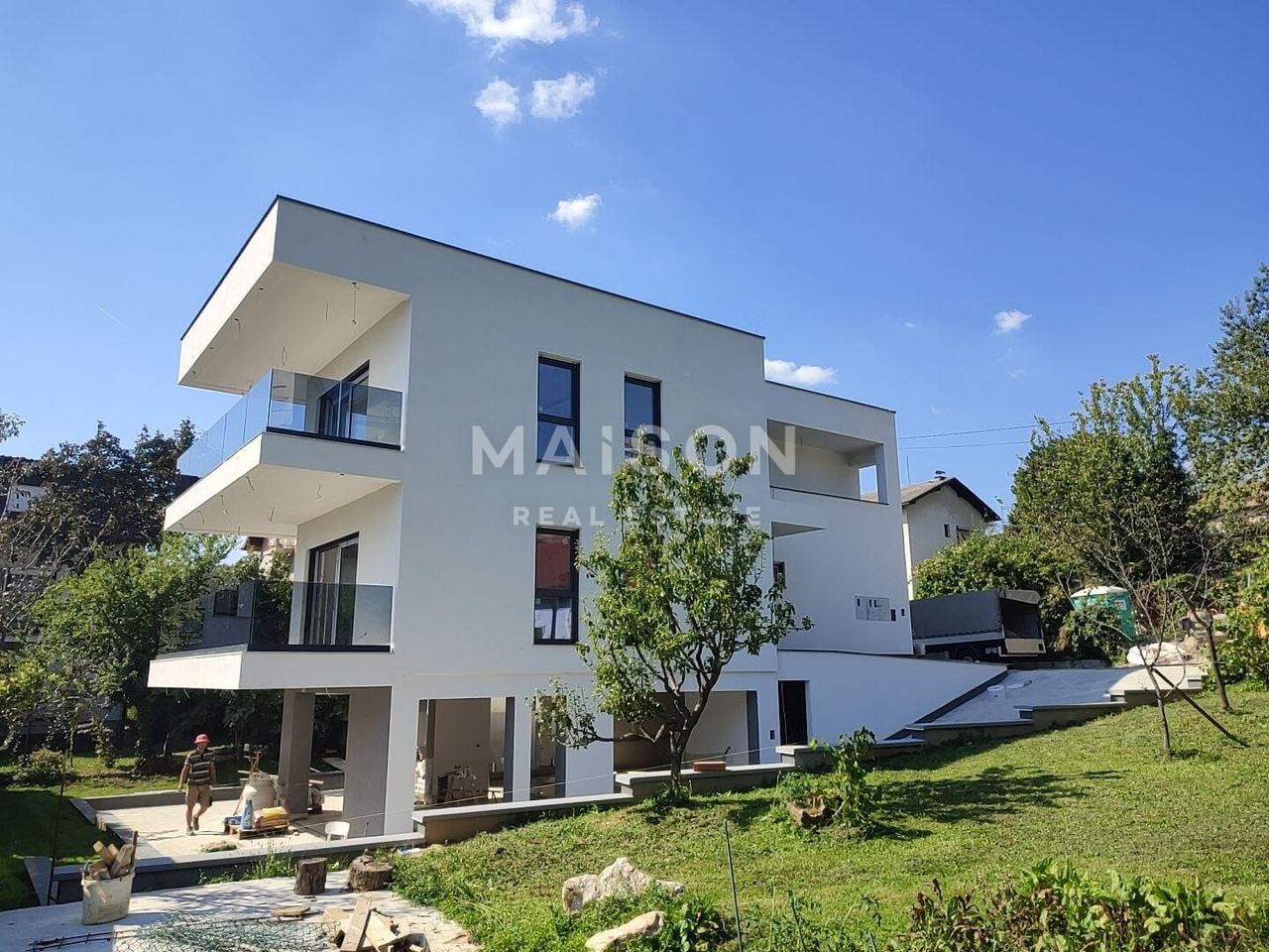 Haus u Zagrebu, 203.79m², 6 soba, slika 3