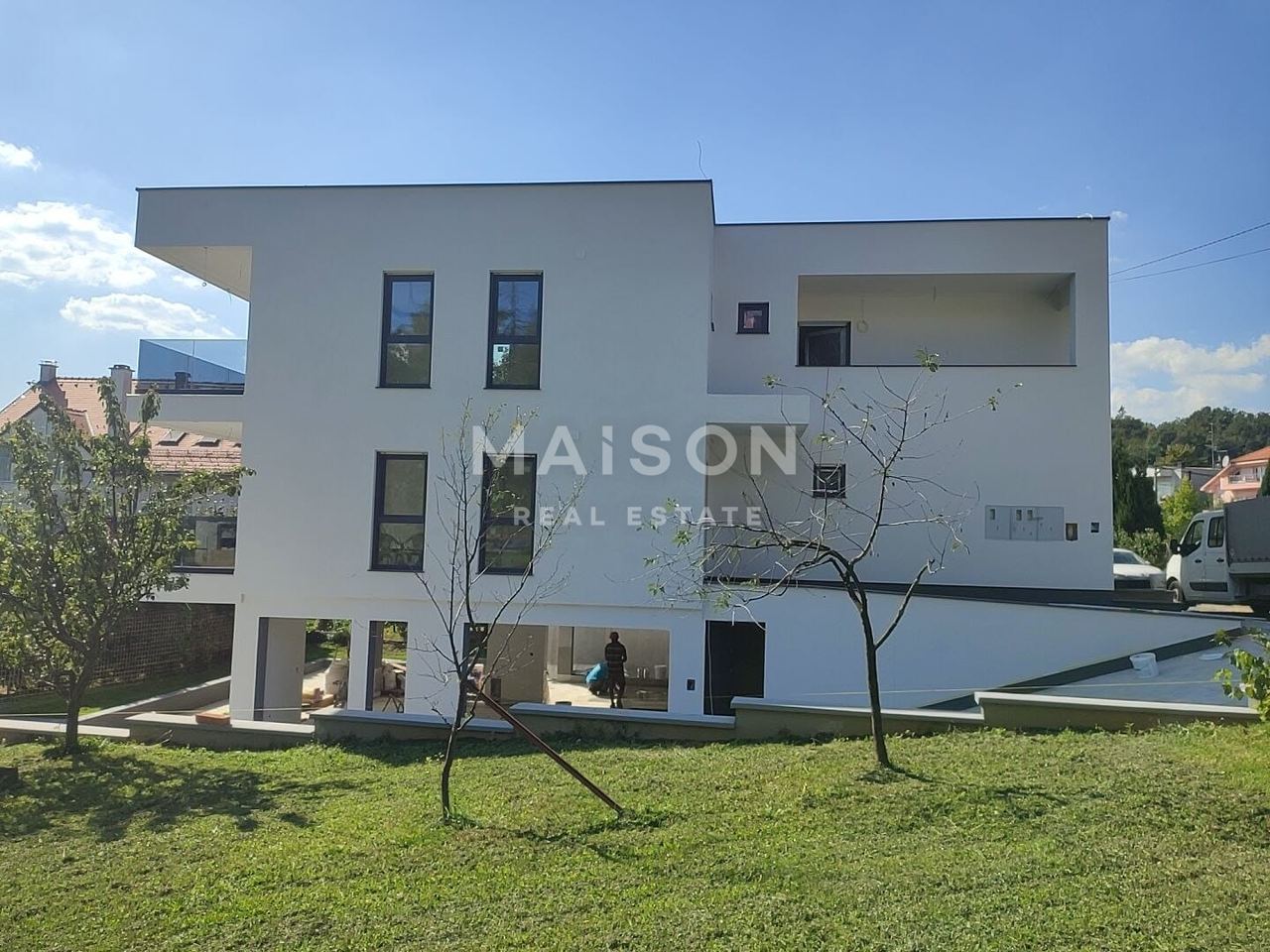 Haus u Zagrebu, 203.79m², 6 soba, slika 4
