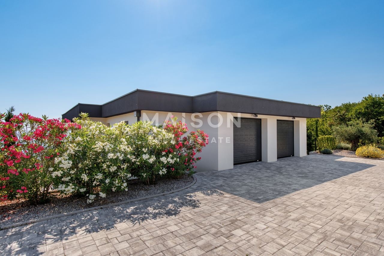 Kuća u Kostreni, 204.72m², 3 sobe, slika 4